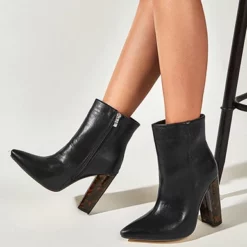 WMNS Pointed Toe Grain Leather Chunky High Heel Boots