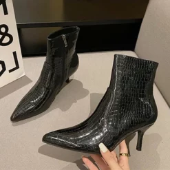 WMNS Full Zipper Reptile Leather Pointed Toe Mid-High Peg Heel Boots