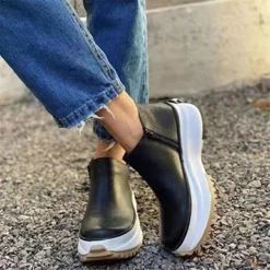 WMNS Rubber Sole Leather Ankle Boots - Zipper Inside / Mid High Wedge Heel